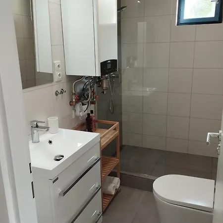 Wineberry Apartment *